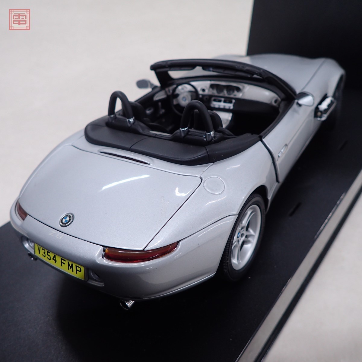 オートアート 1/18 007 ワールド イズ ノット イナフ BMW Z8 シルバー