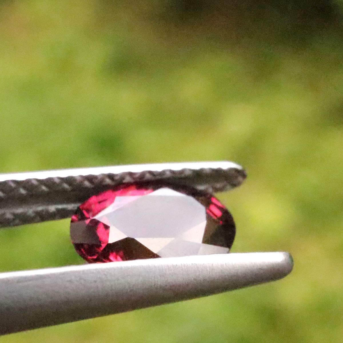 スリランカ産　ロードライトガーネット　0.79ct 高品質ルース　宝石