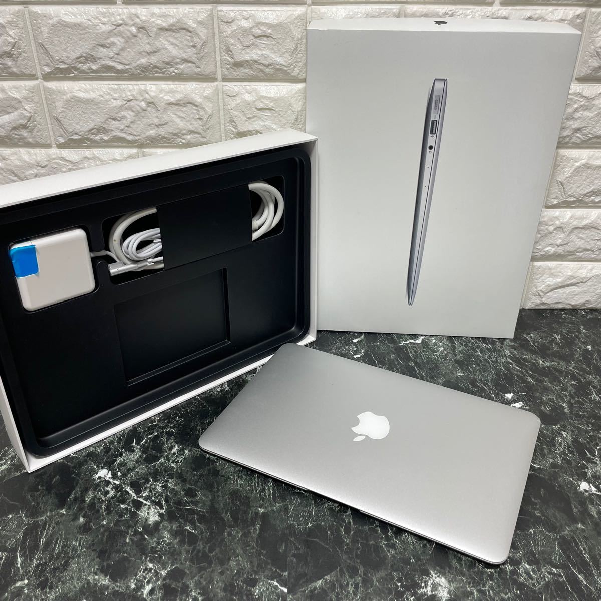 MacBook Air 11インチ｜新品バッテリー｜最新Office｜Win&Mac｜高速SSD｜新品充電器｜24時間以内に発送！