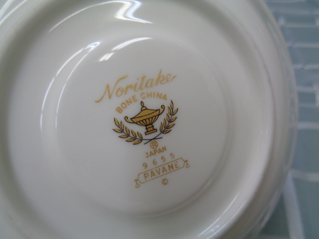 ノリタケ　デミタスコーヒーカップ＆ソーサーペア　陶器　小さめカップ　中古美品
