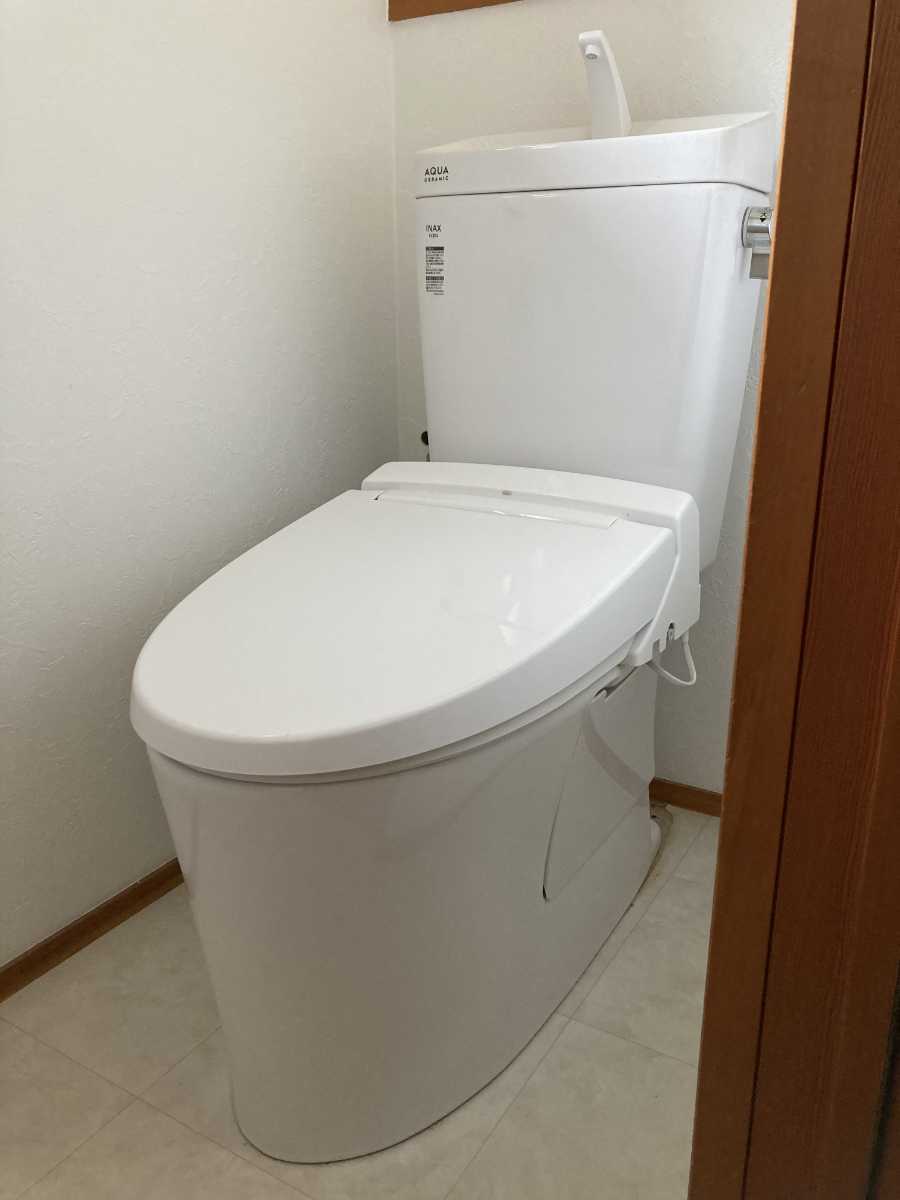 静岡発 簡易清掃消毒済み LIXIL シャワートイレ 便器 タンク リモコン