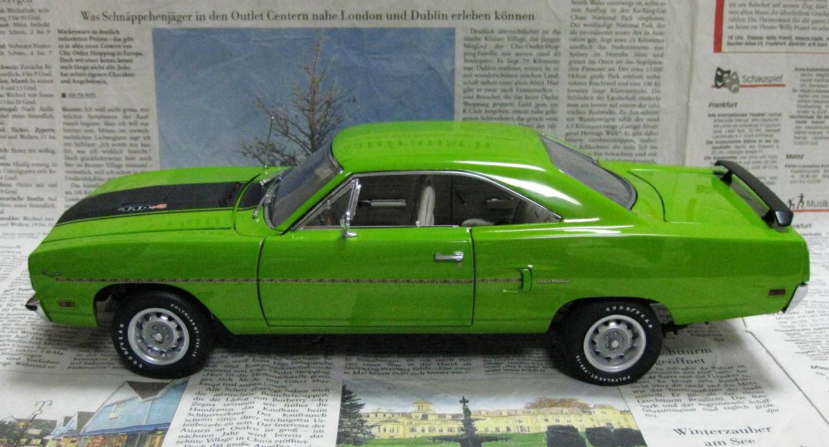 * очень редкий распроданный * мир 1092 шт. *GMP*1/18*1970 Plymouth Road Runner зеленый ≠EXOTO