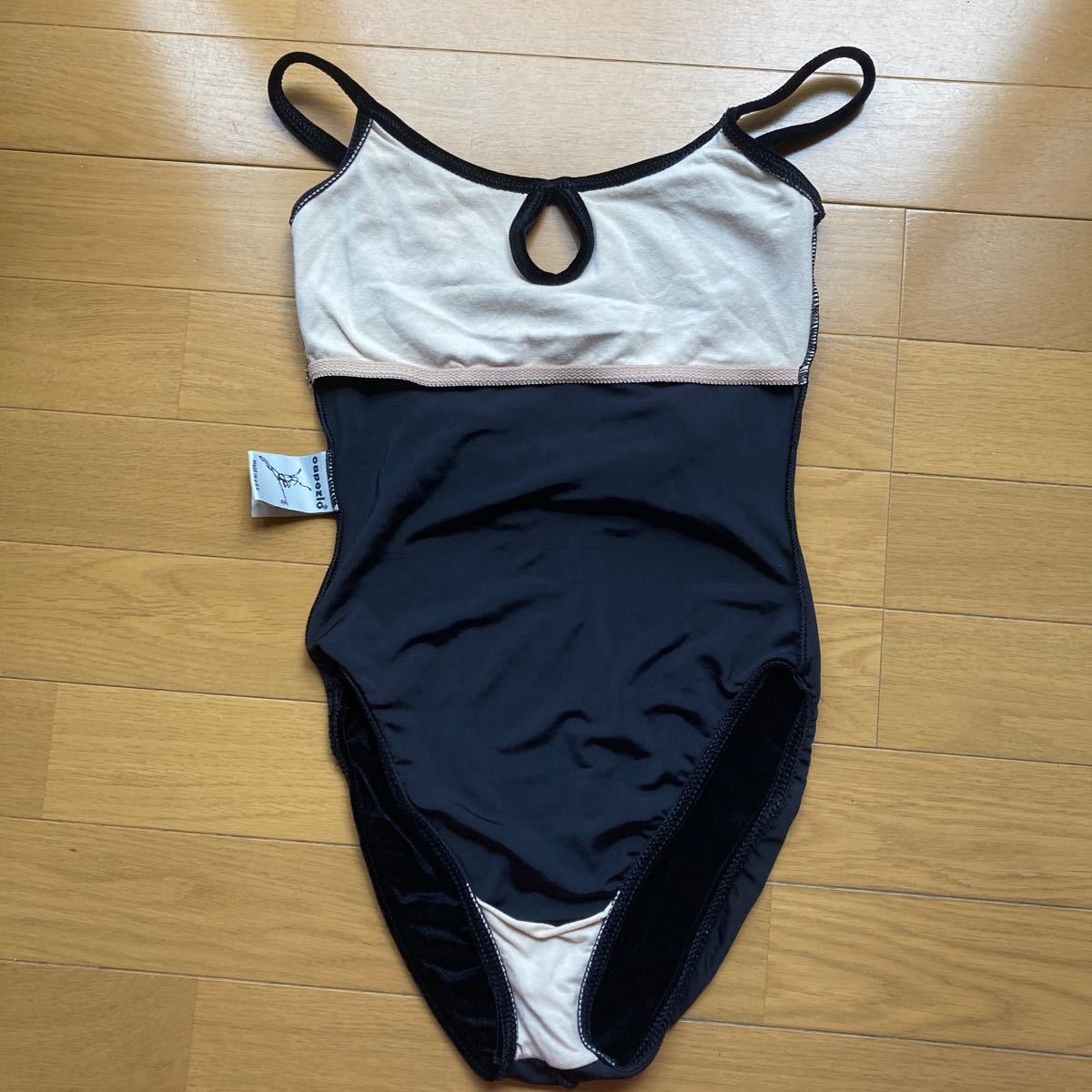バレエ レオタード Mサイズ Capezioカペジオ アメリカ製|PayPayフリマ カペジオ Capezio バレエレオタード Mサイズ