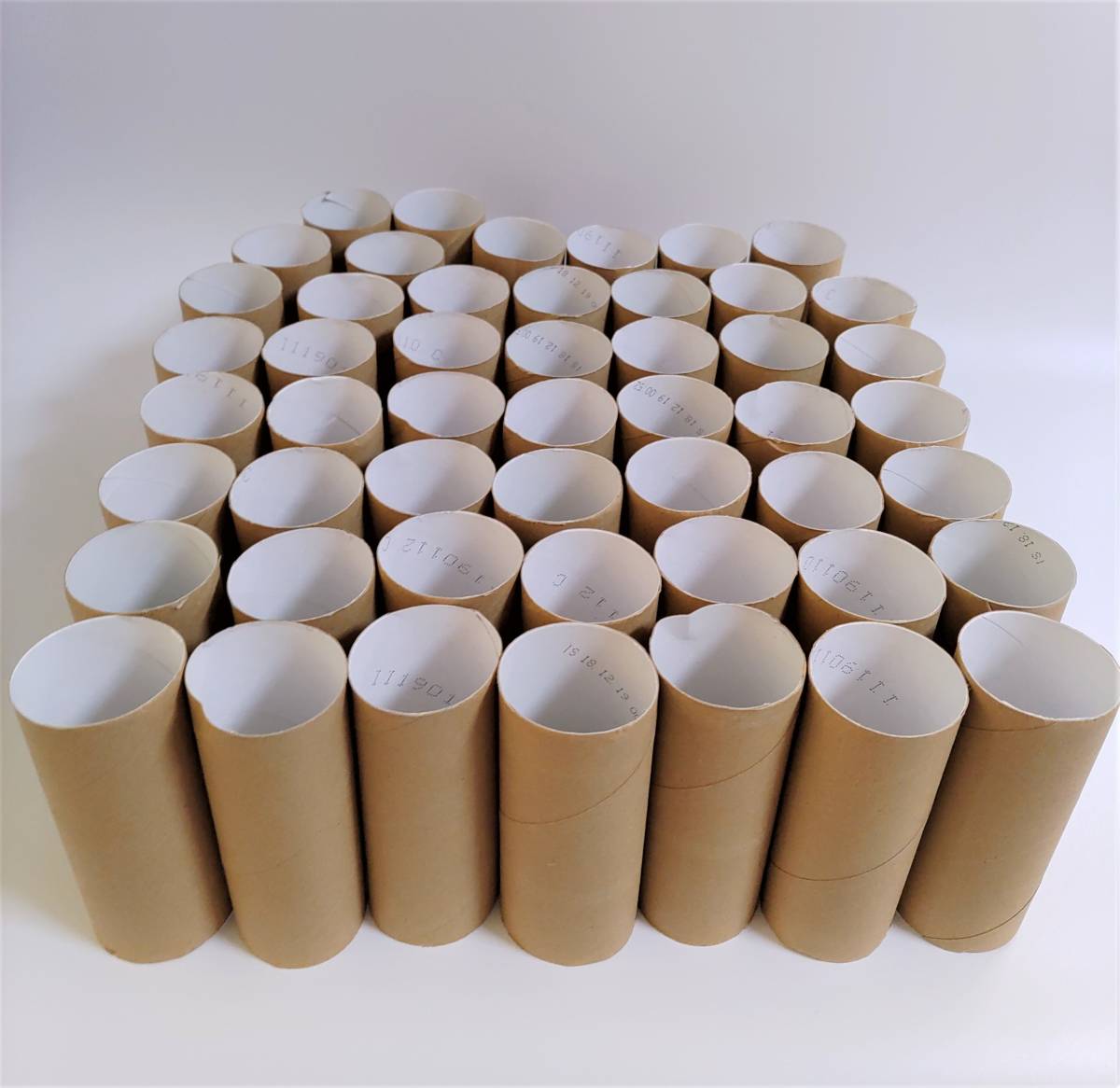 送料無料 【トイレットペーパーの芯(50本セット) 茶色 内側に印字あり】工作 図工 材料 資材 夏休み 宿題 ハンドメイド 手芸