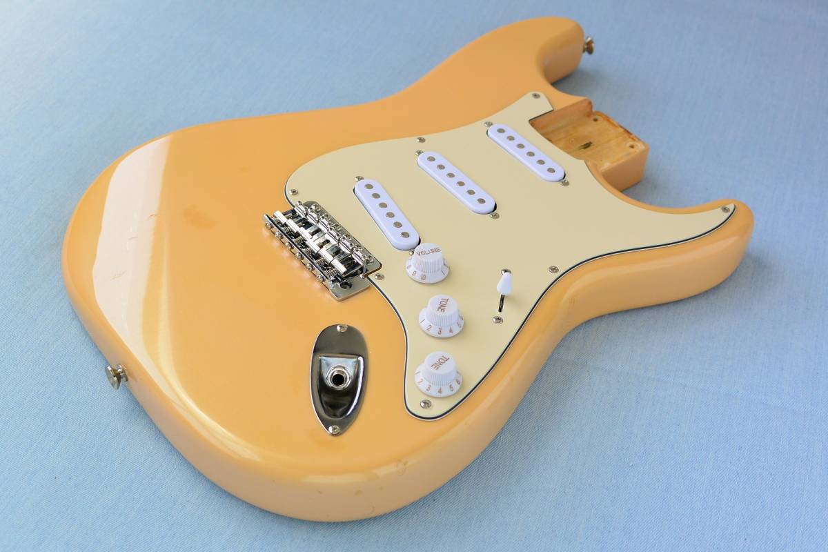 Fender Japan シェル・ピンク ストラト ボディ＋ピックガード＋電装パーツ＋ブリッジ Mod. フェンダー Strat #22 G02-01_画像1