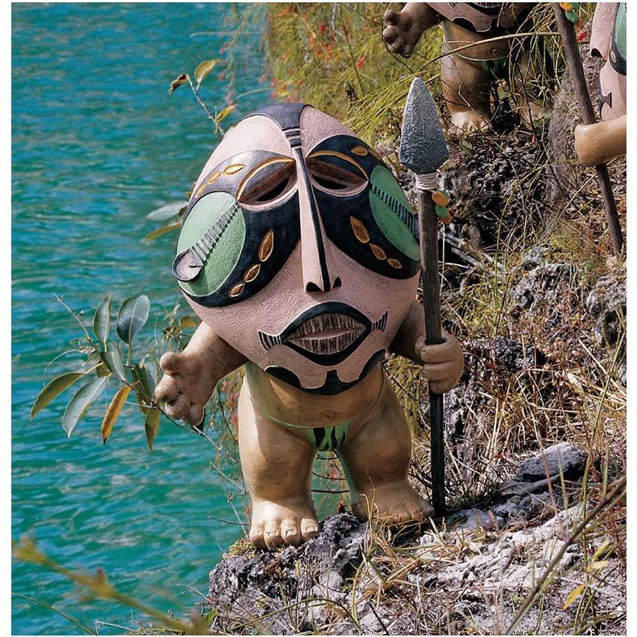 「イボー、オド」槍を持って仮面を被ったハワイの原住民 小人 ガーデン・ピグミー彫刻 彫像（輸入品）