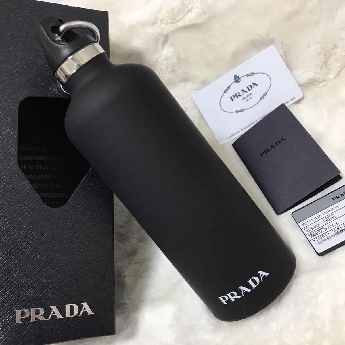 新品 PRADA プラダ タンブラー 水筒 ボトル 500ml マイボトル ウォータータンブラー 黒 希少アイテム