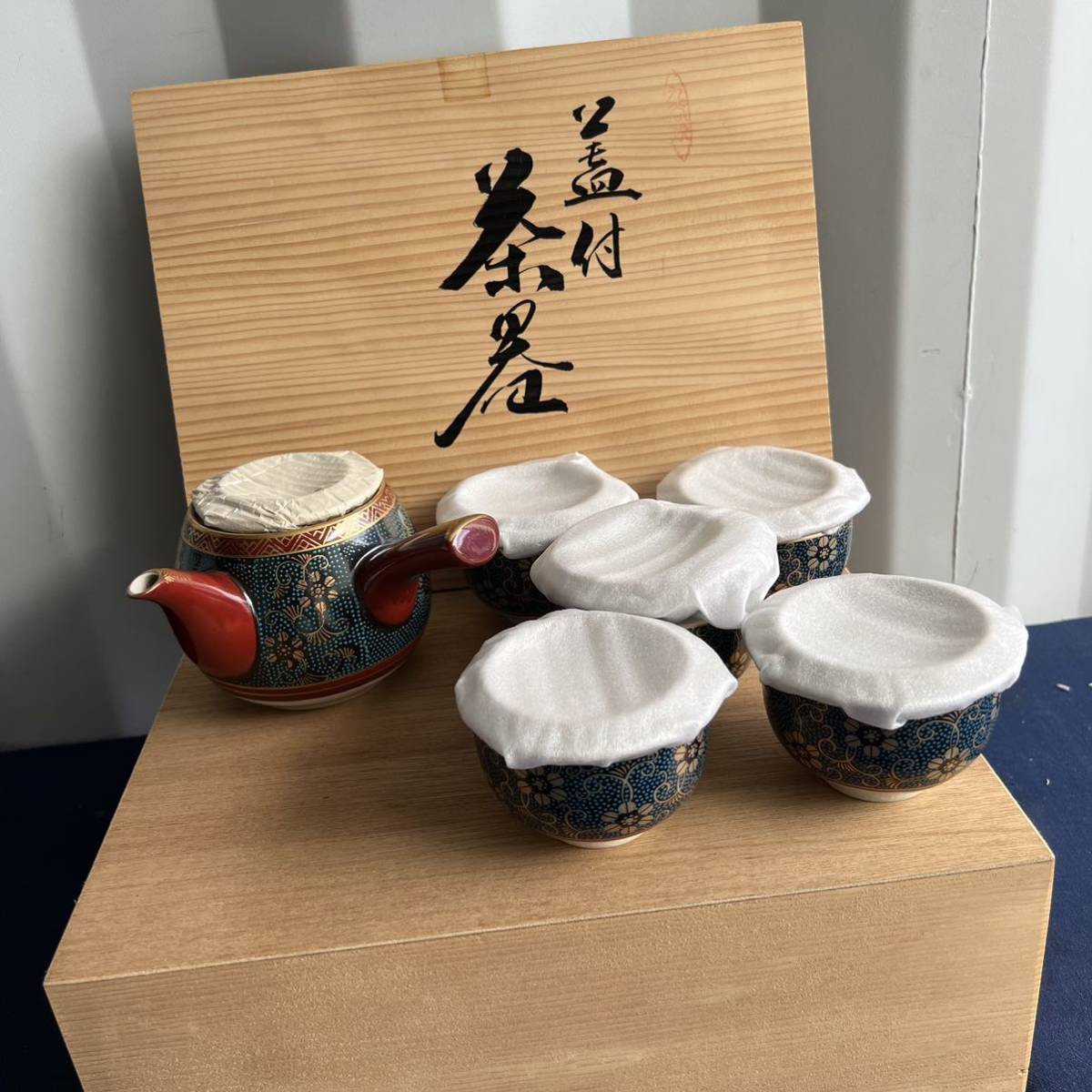 人気急上昇 送料無料 九谷焼 洸仙作 青粒鉄仙煎茶器セット 本金使用