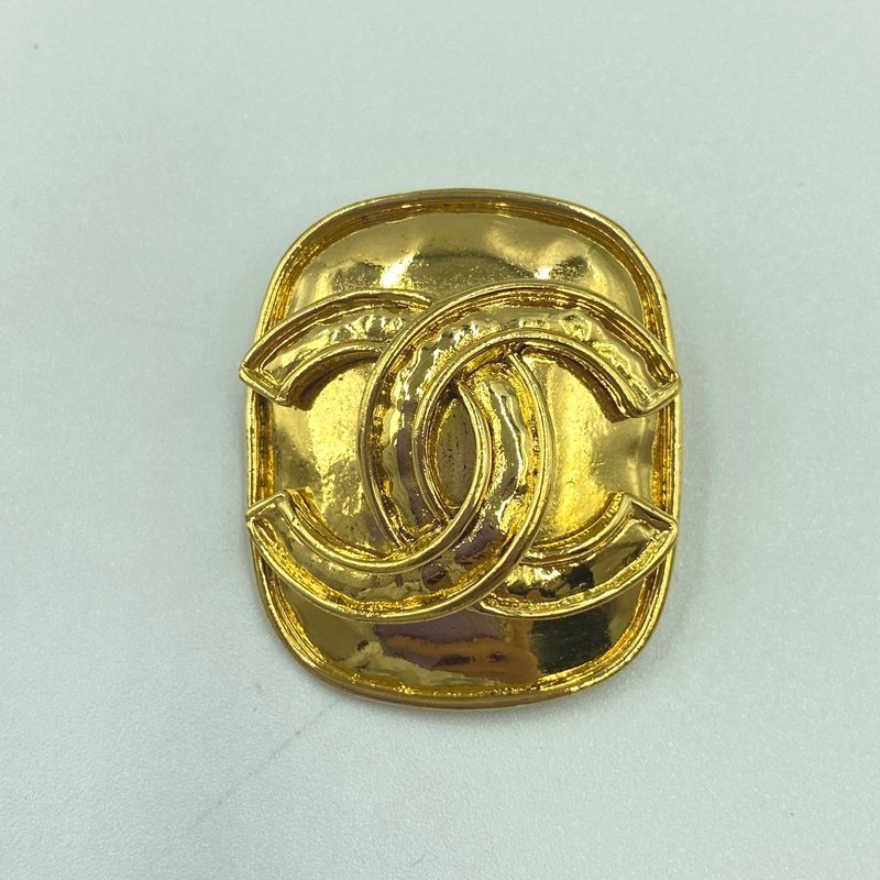 CHANEL 94P ブローチ <アクセサリー>ゴールド ココマーク