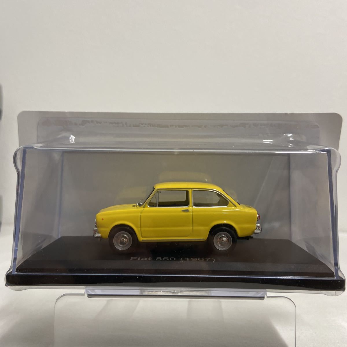 アシェット 国産名車コレクション 1/43 Fiat 850 1967年 Yellow フィアット イエロー クラシックカー 旧車 ミニカー モデルカー_画像1