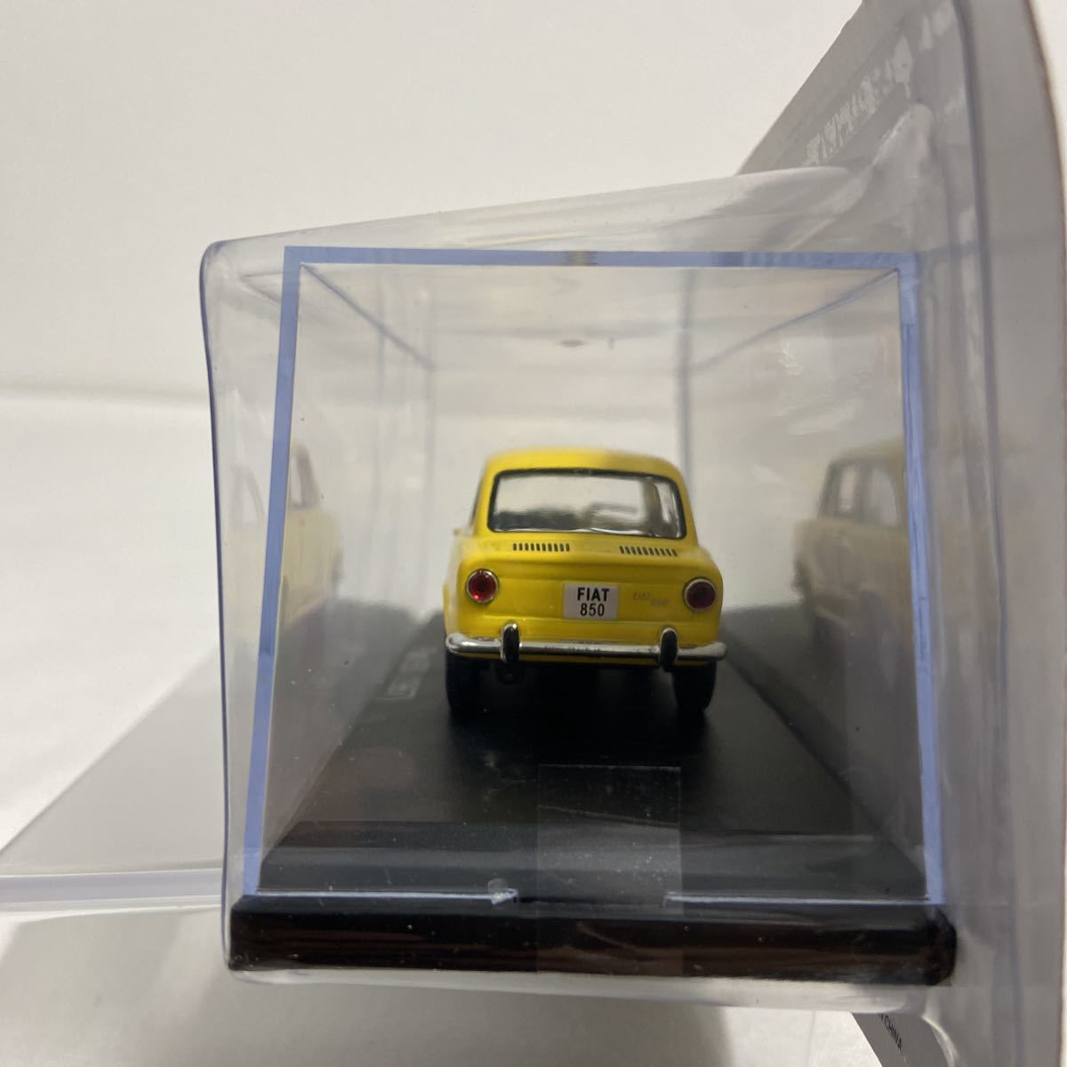 アシェット 国産名車コレクション 1/43 Fiat 850 1967年 Yellow フィアット イエロー クラシックカー 旧車 ミニカー モデルカー_画像6