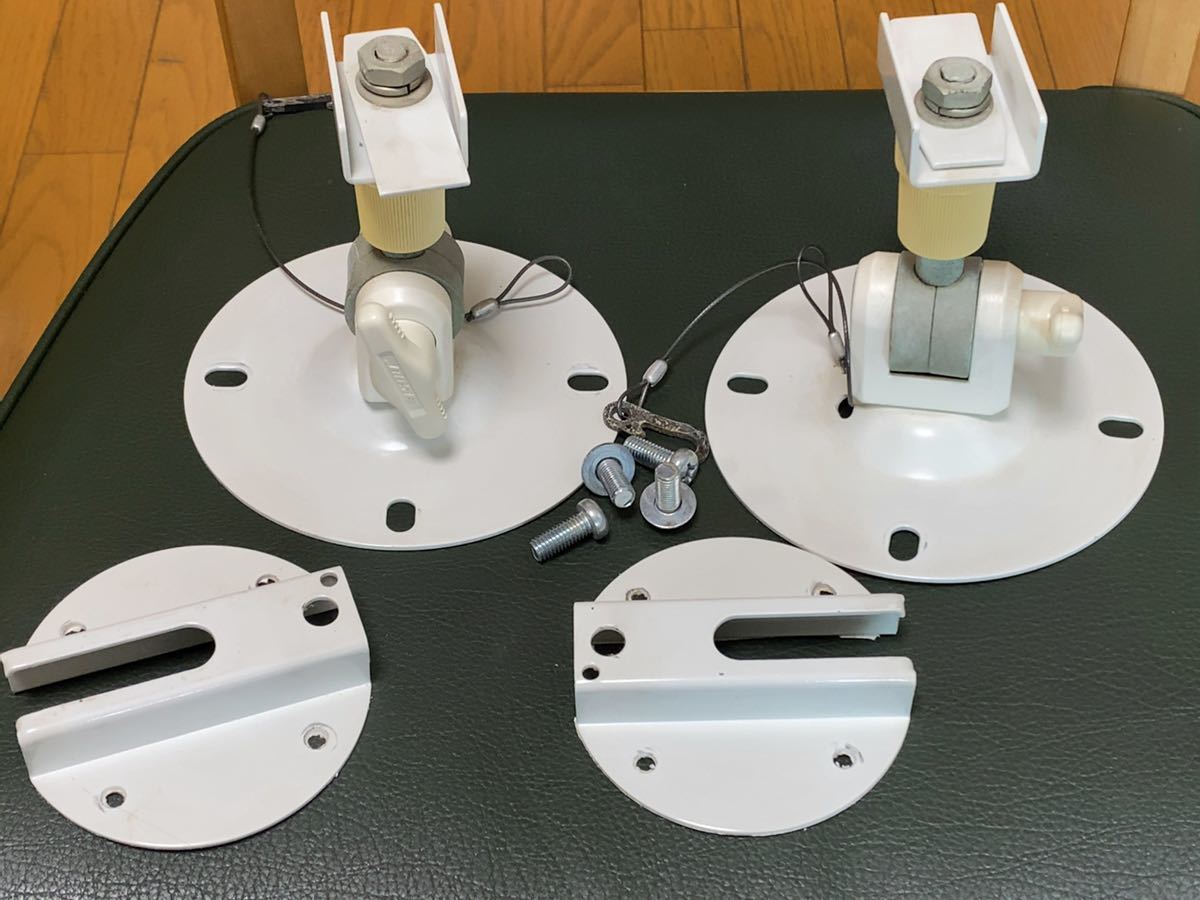 BOSE 301V スピーカー + 専用天吊りブラケット CB-33 オーディオ機器 BOSE 301V スピーカー + 専用天吊りブラケット CB-33 オーディオ機器
