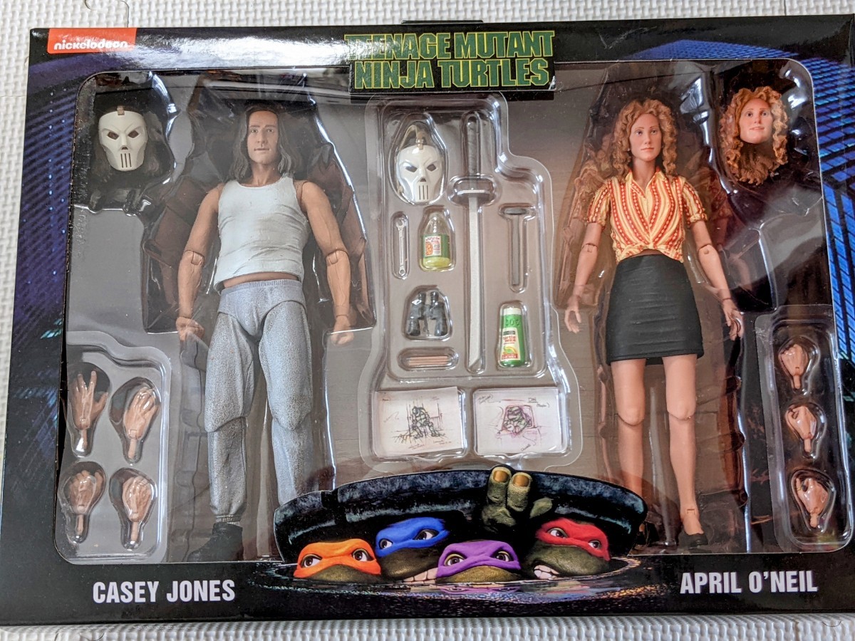 豆魚雷限定 neca タートルズ エイプリル・オニール&ケイシー