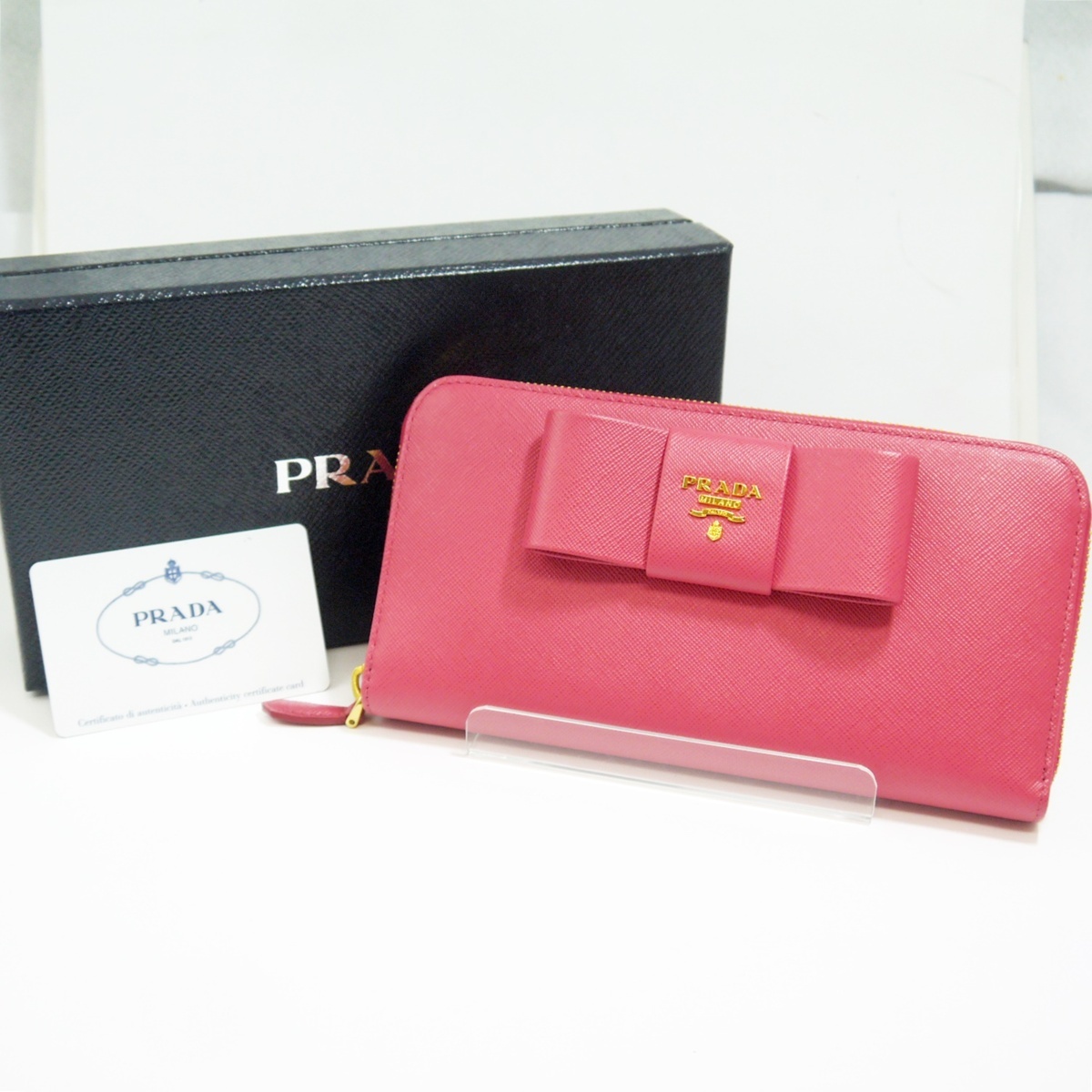 お得な情報満載 PRADA 二つ折り財布 ピンク 三角ロゴ 箱 ギャランティ ...