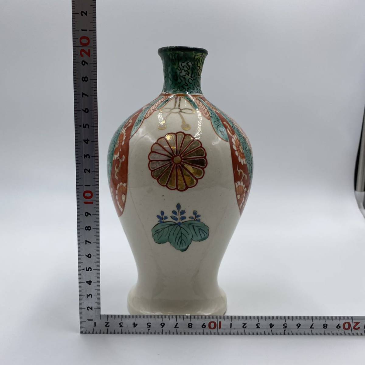 送料無料】 九谷焼 色絵 徳利 壺 花瓶 花器 菊紋 五三桐 梅鉢紋 金彩