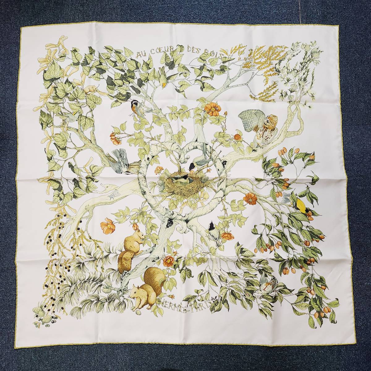 B5567】 美品 HERMES エルメス カレ90 AU COEUR DES BOIS 森の中で 鳥