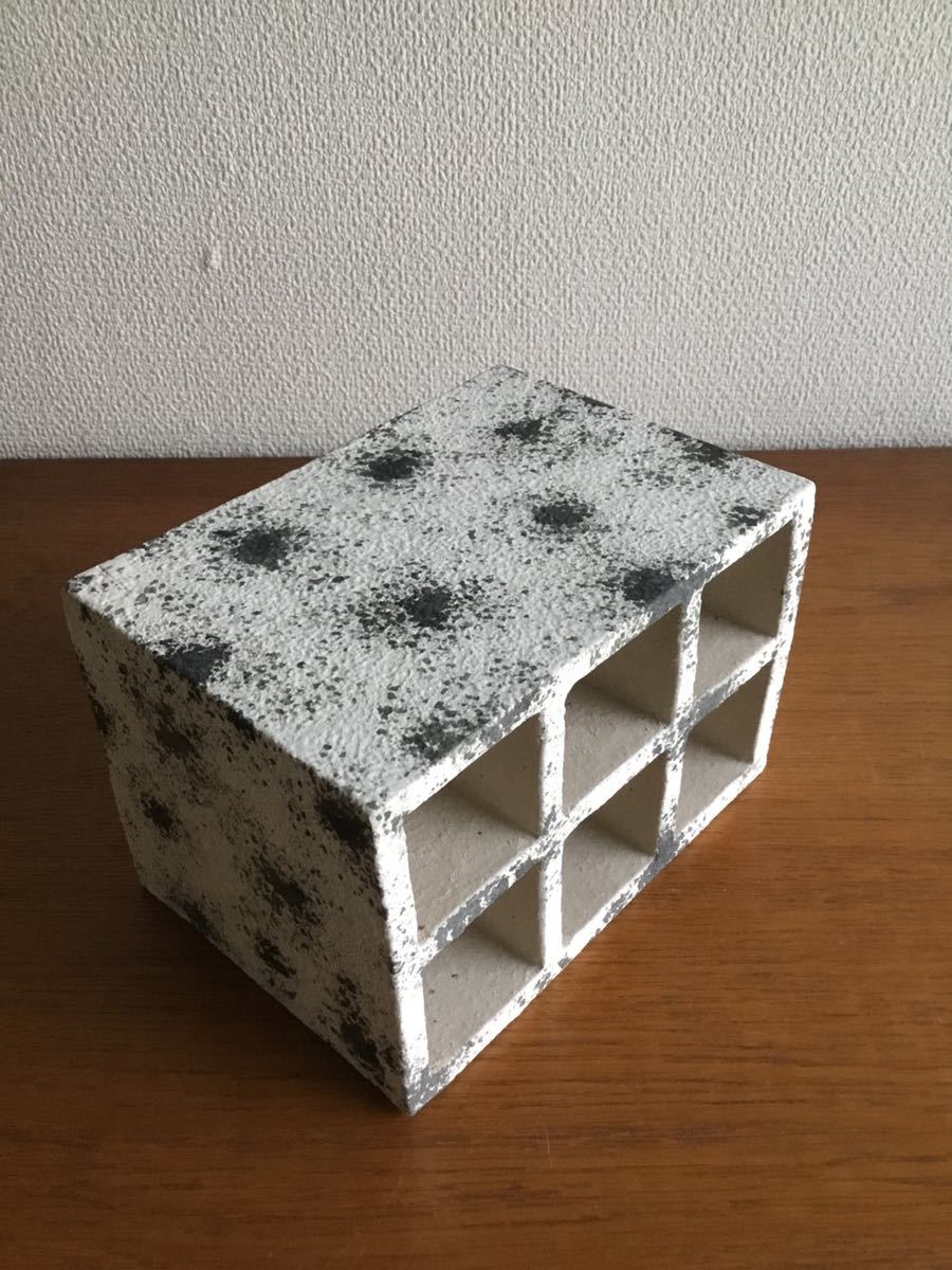 プレコシェルター 6つ穴全て貫通タイプ 白 雪結晶模様|PayPayフリマ