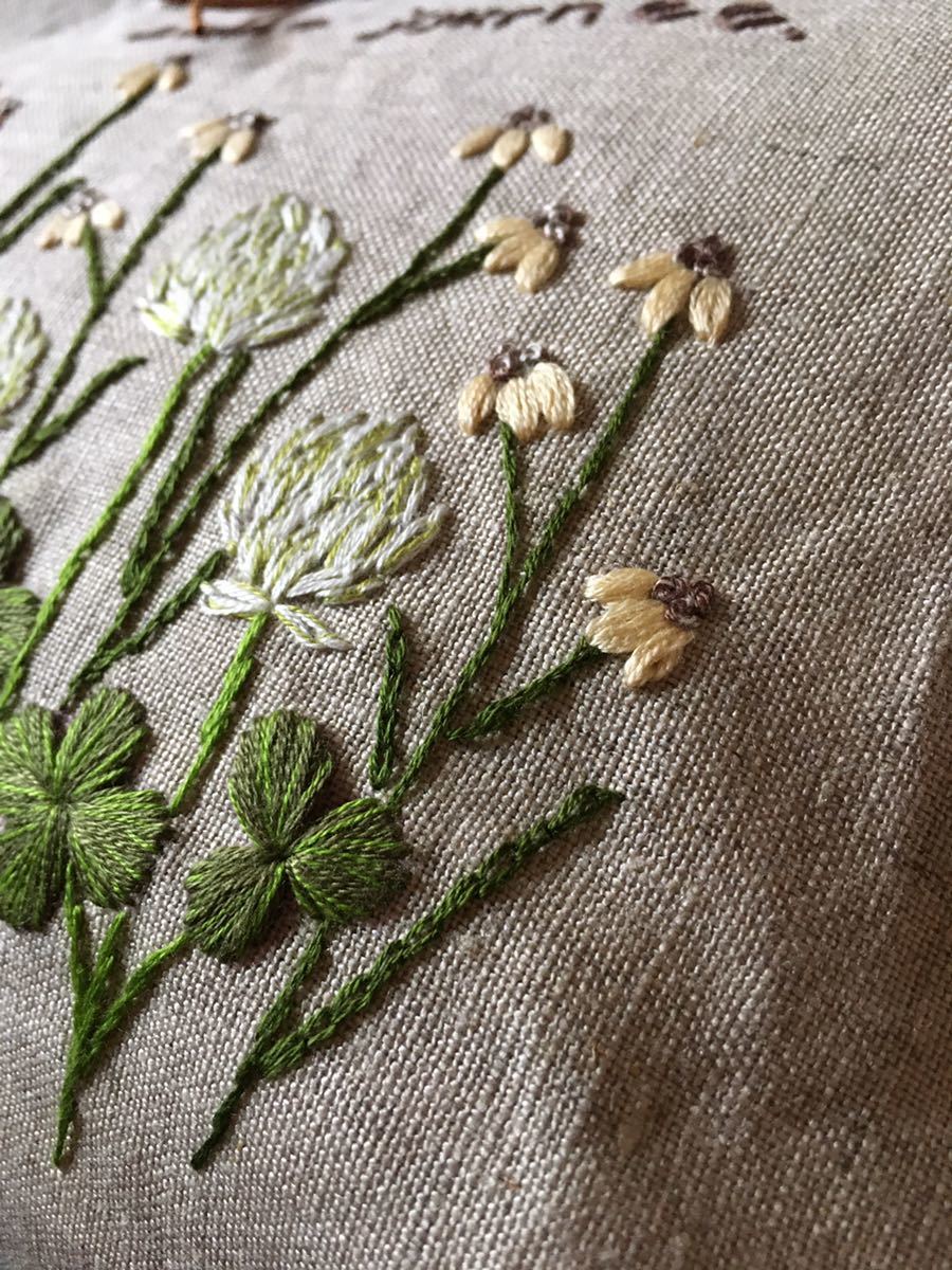 フランス語とお花の手刺繍*リネン *横長トートバッグ*持ち手本革*ハンドメイド_画像6