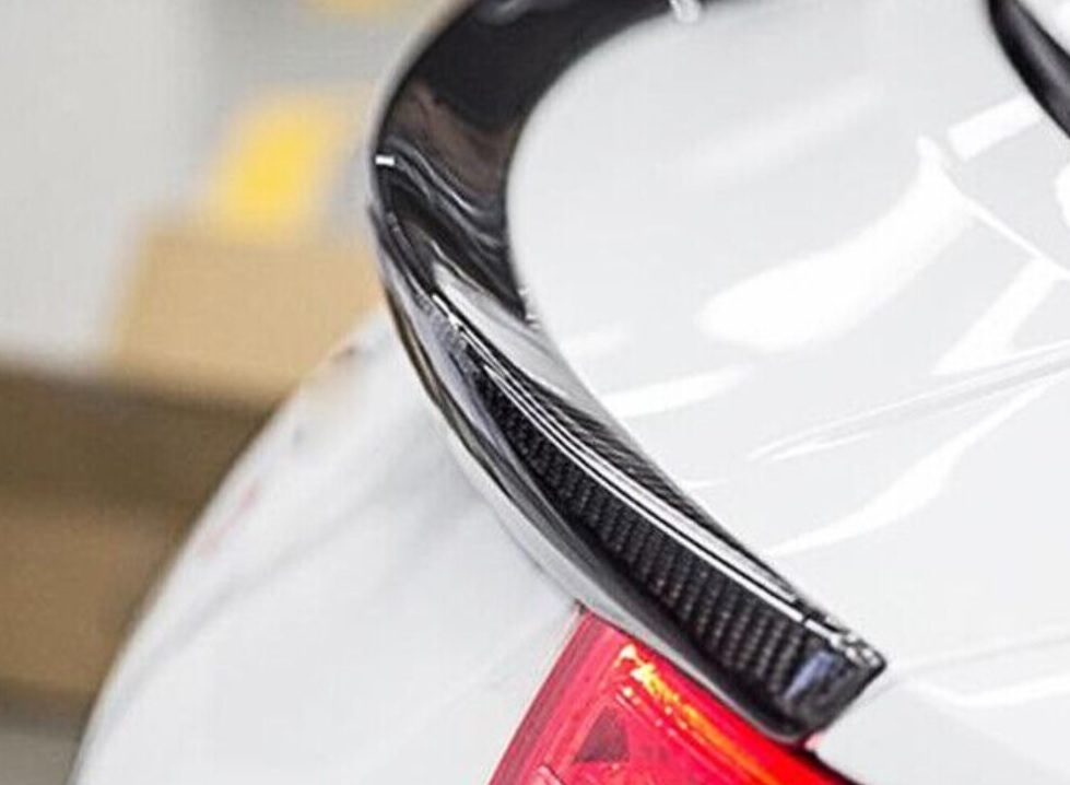 ポルシェ　991　全般　カーボン　リアスポイラー　リップ　簡単貼るだけ　格安　値下げ！_画像2
