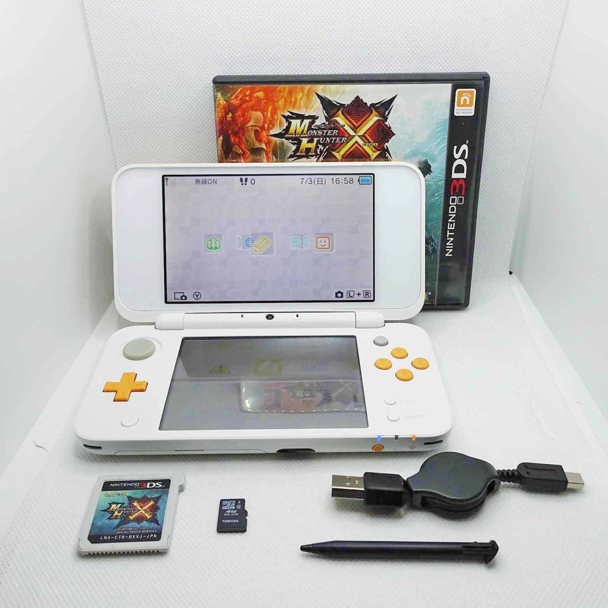 ★☆【送料無料・すぐに遊べる】任天堂 Newニンテンドー2DS LL （ホワイト×オレンジ） 中古 nintendo 2DS 3DS モンハンX ☆★