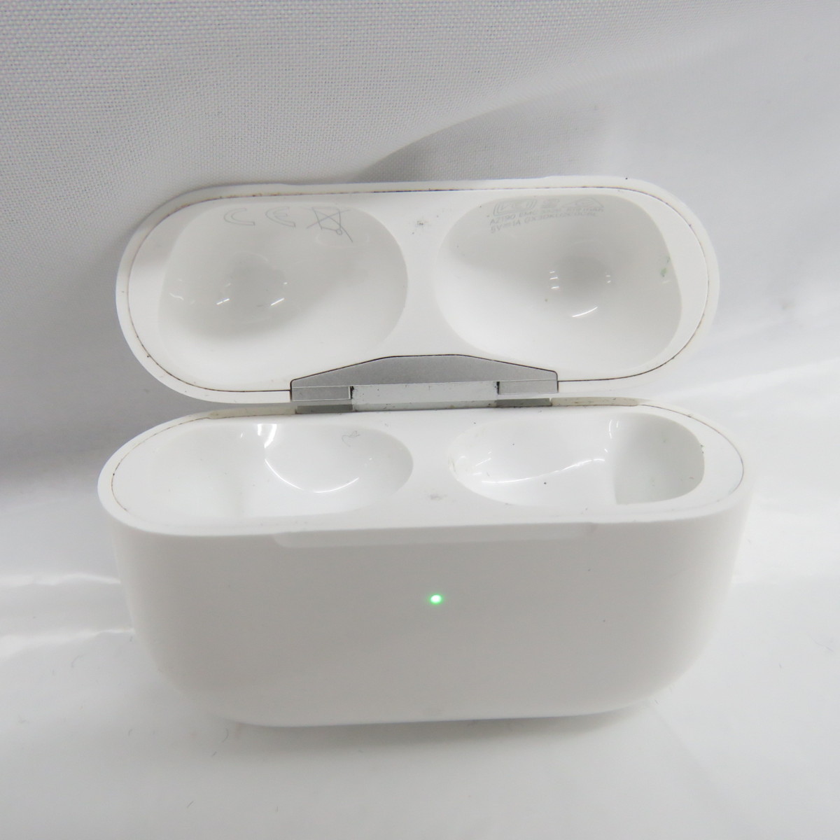 【中古品】Apple アップル ワイヤレスイヤホン AirPods Pro with Wireless Charging Case MWP22J/A イヤホン+ケースのみ 11042188_画像5