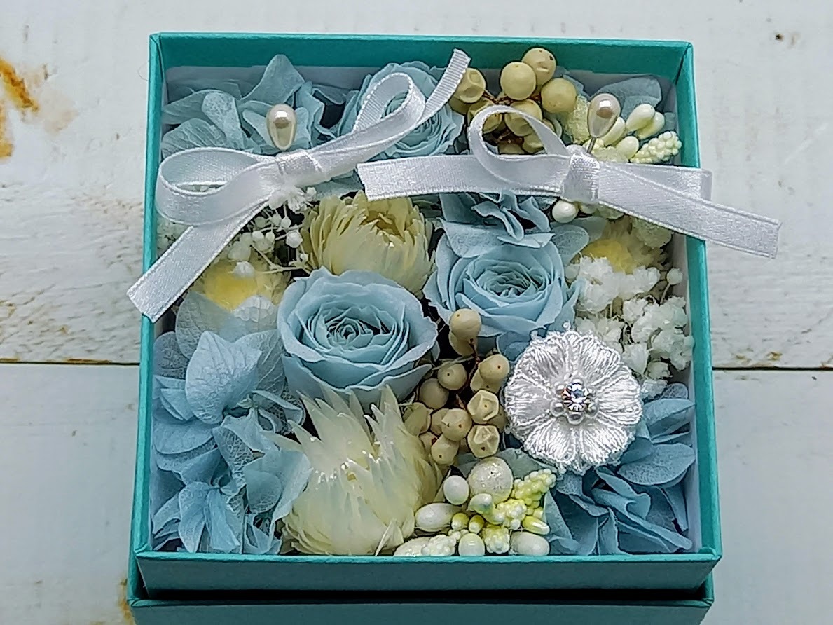 * great special price price cut! last 1 piece! ring pillow preserved flower cover attaching flower box baby blue gift . recommendation *