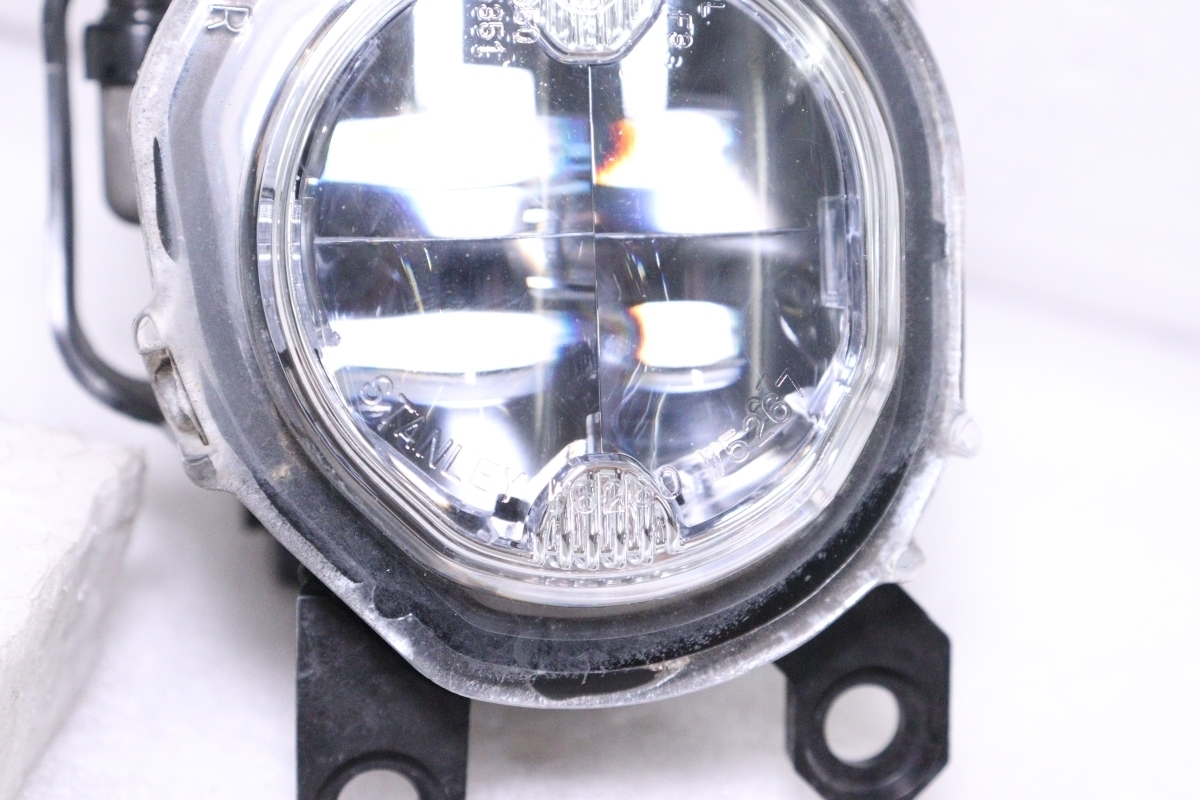 27-534★美品★純正OP LED 30 アルファード★右フォグランプ STANLEY W5260/W5267 80 ノア ヴォクシー等 オプション ASSY★トヨタ (DM)_画像4