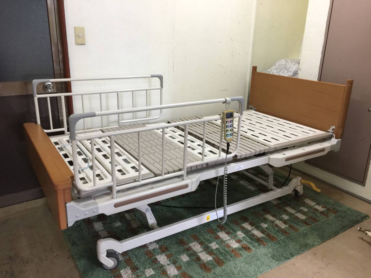 完動品】 パラマウントベッド 3モーター式 電動ベッド 電動介護ベッド
