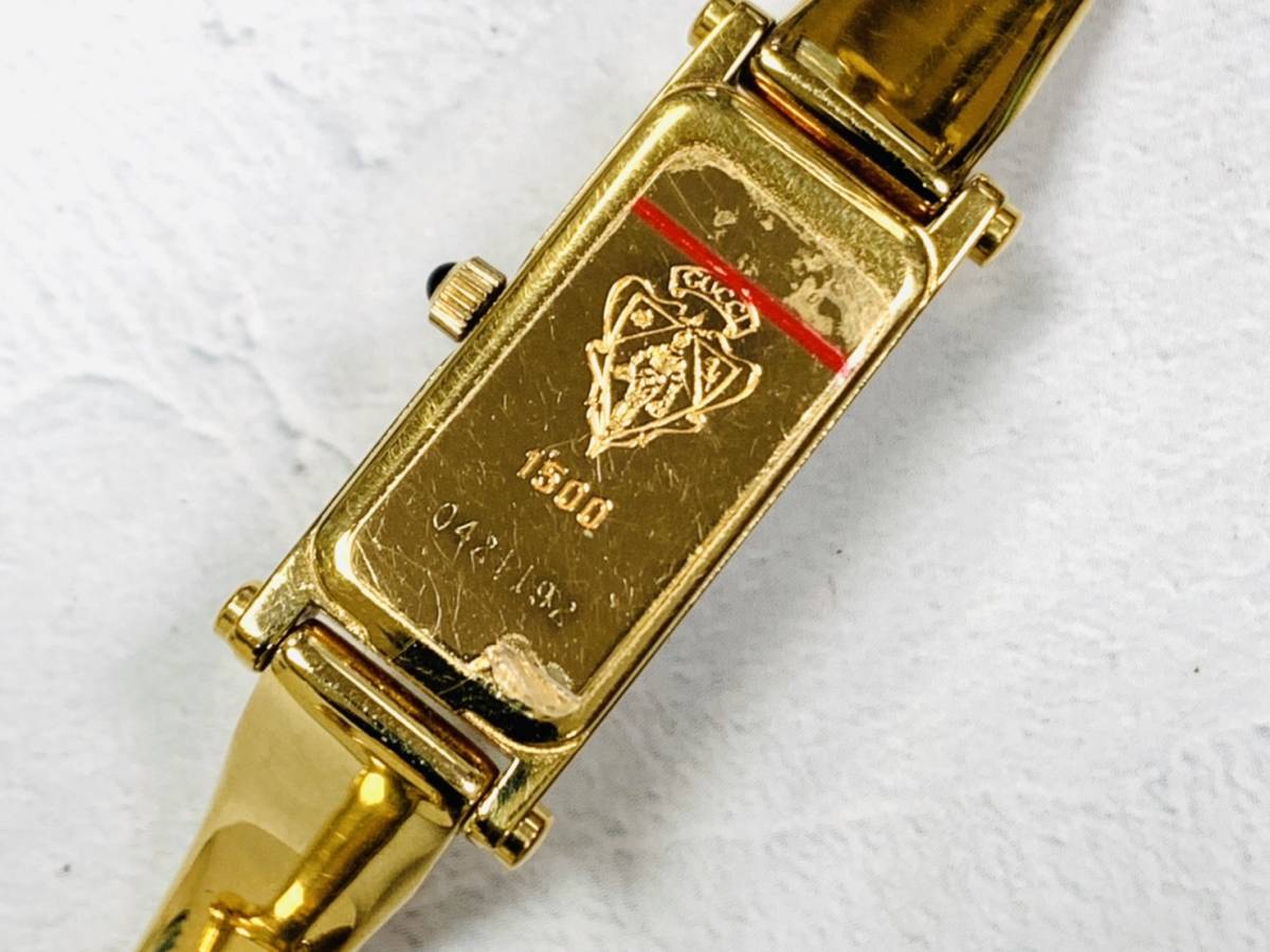 稼働品 Gucci グッチ 1500 QZ 黒文字盤 スクエア バングルウォッチ レディース 腕時計 ゴールド
