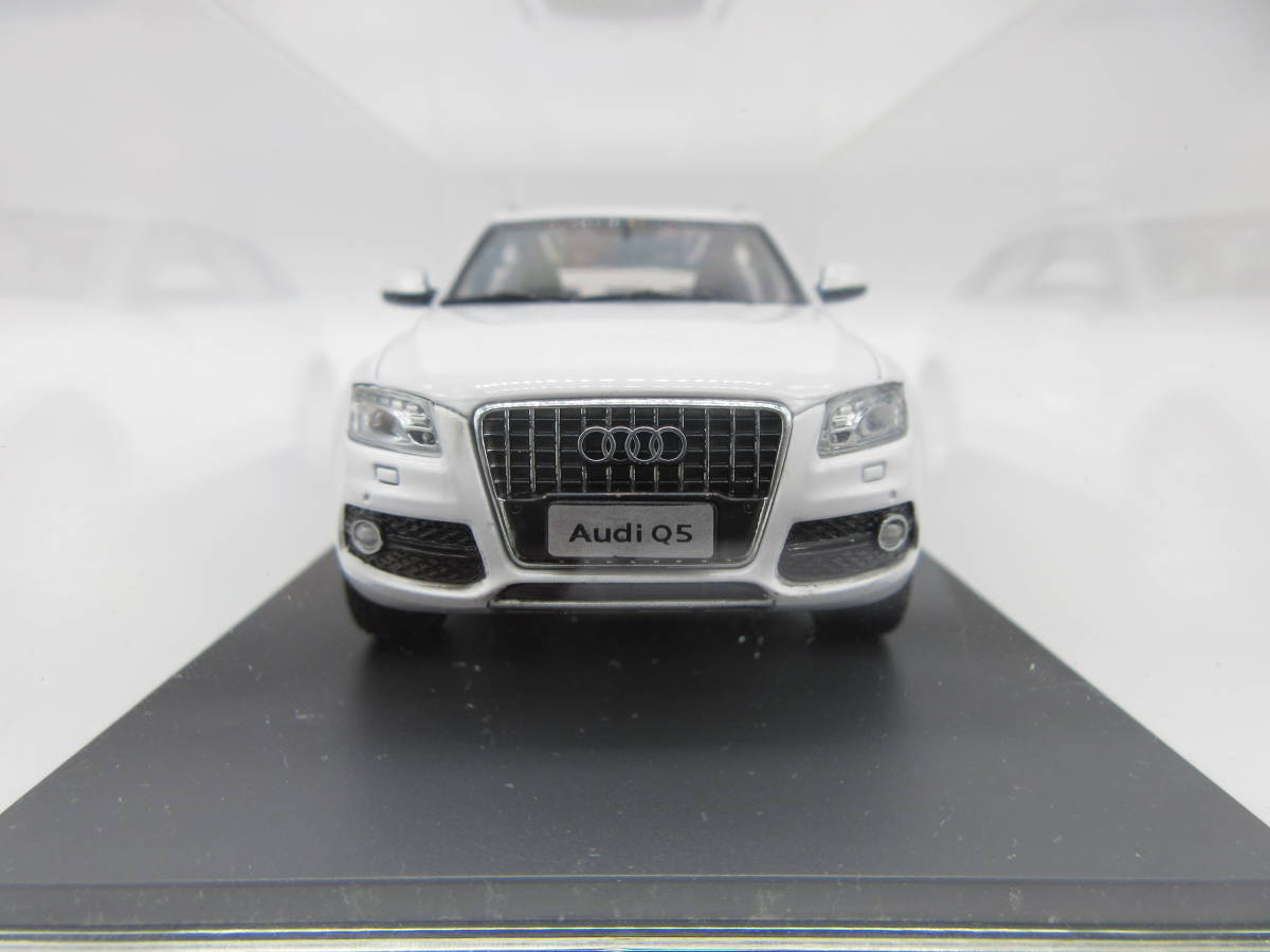 バーゲンで 1/43 アウディ Q5 ミニカー ホワイト 初代Q5 Audi 乗用車
