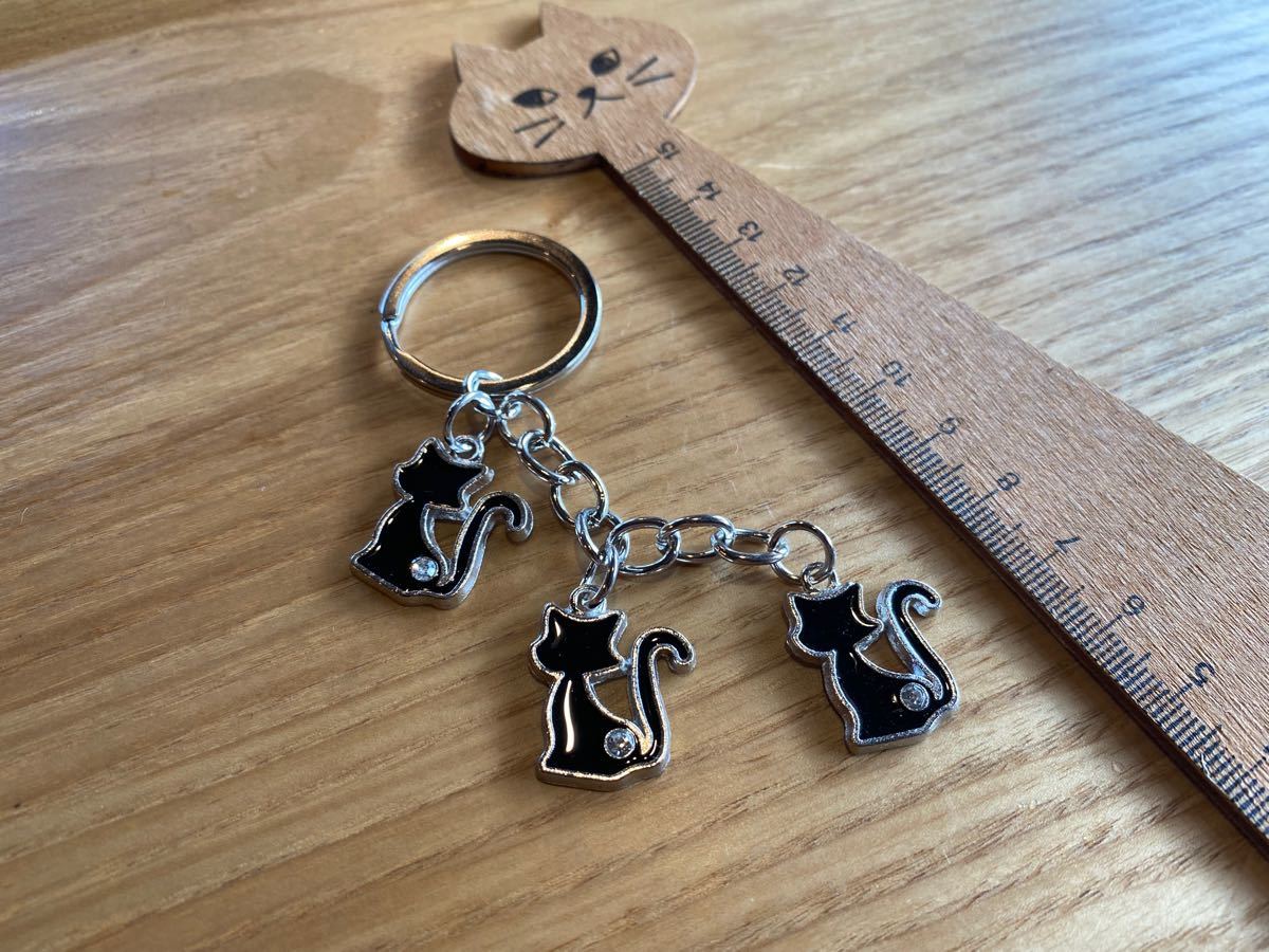 黒猫3匹・ラインストーン【猫モチーフ雑貨】ねこ・ネコ(猫の道草)キーホルダー・キーリング
