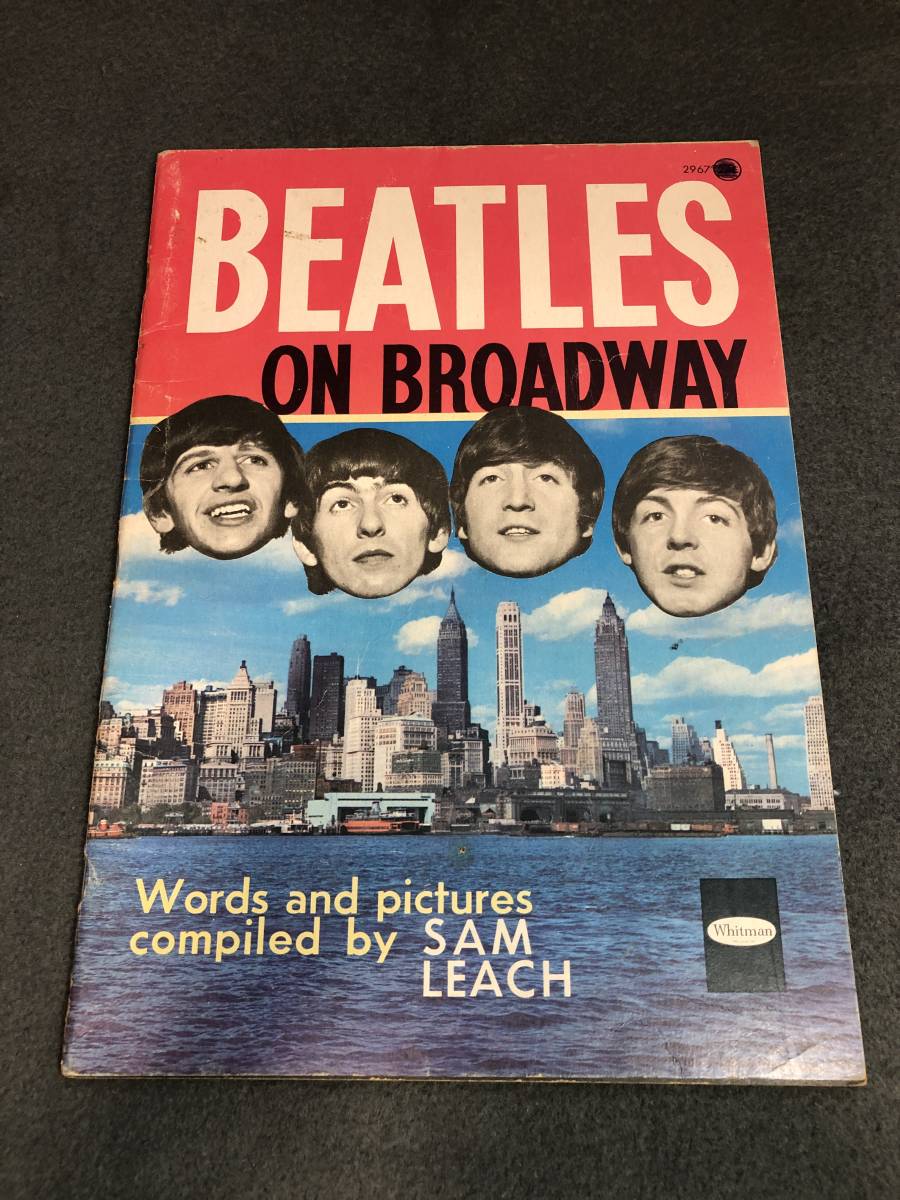 秋田道額縁付 BEATLES Beatles On Broadway ビートルズ小冊子 英語版 写真集　額縁に入れてこの状態で長期保管してました THE BEATLES