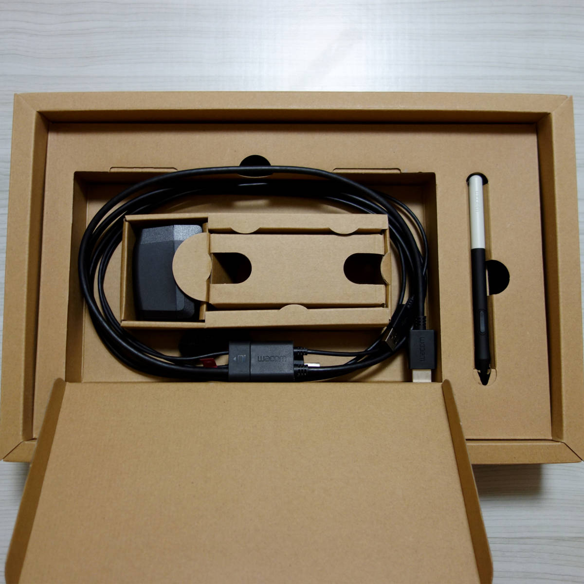 ワコム DTC133W0D Wacom One フルHD 13.3型 液晶ペンタブレット