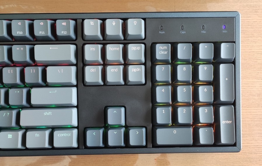 美品 赤軸 キークロン Keychron K10 US配列 ホットスワップ アルミフレーム RGBバックライト パームレスト付き