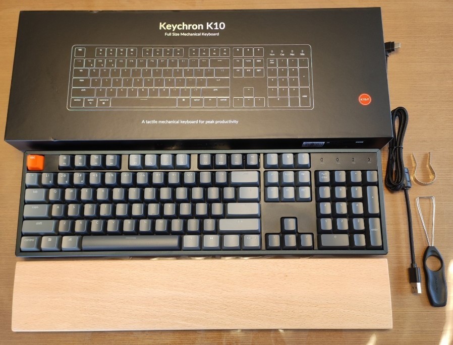 美品 赤軸 キークロン Keychron K10 US配列 ホットスワップ アルミフレーム RGBバックライト パームレスト付き
