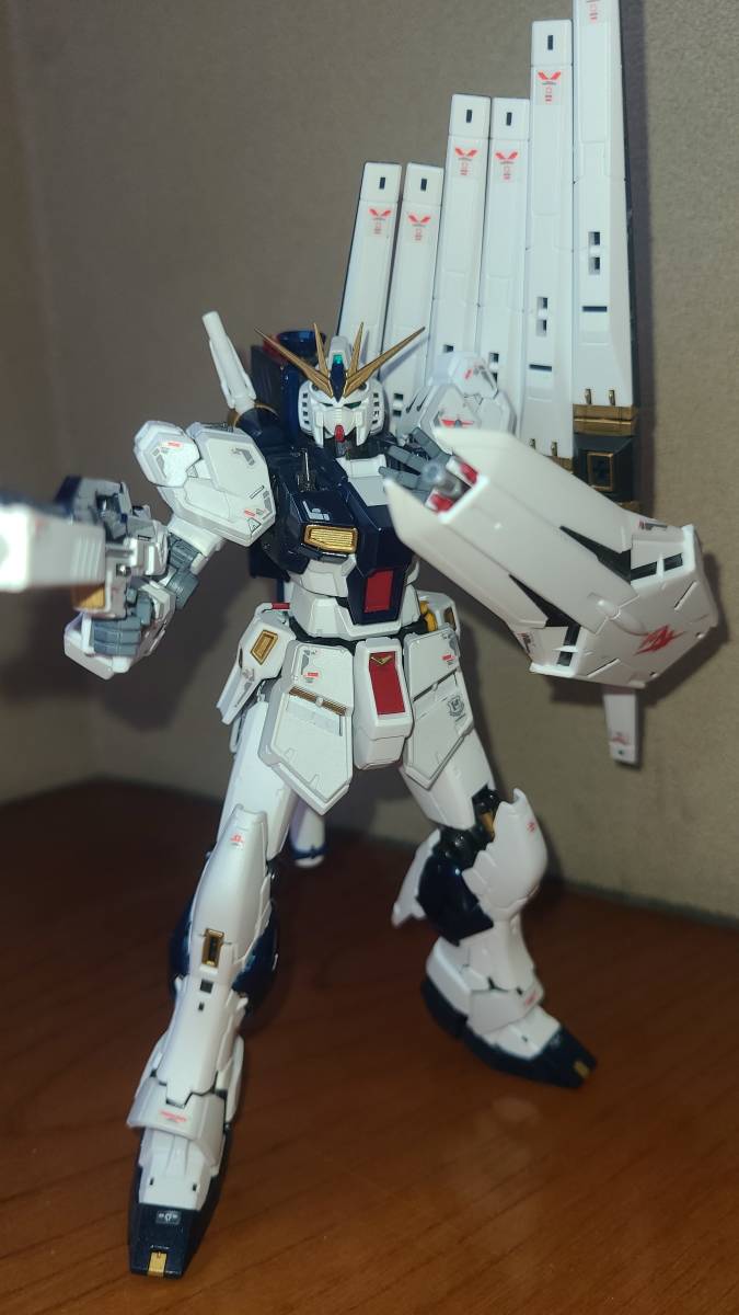 RG νガンダム 塗装済完成品　定価から_画像2