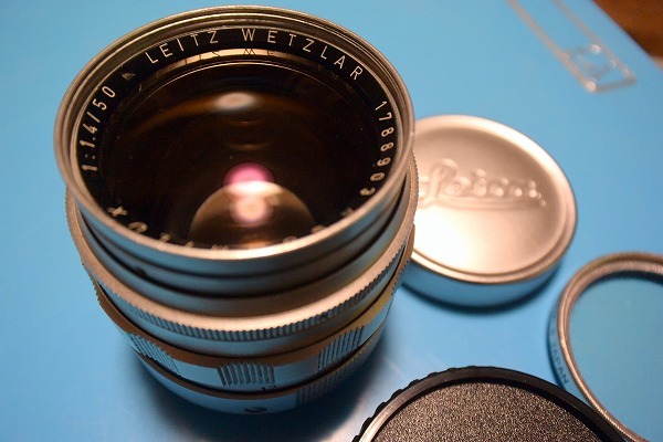 Leica M-mount lens SUMMILUX 1:1.4/50 Leitz Wetzlar 1960年製造　:　純正レンズキャップ、MC-UV フィルター、リアキャップ付