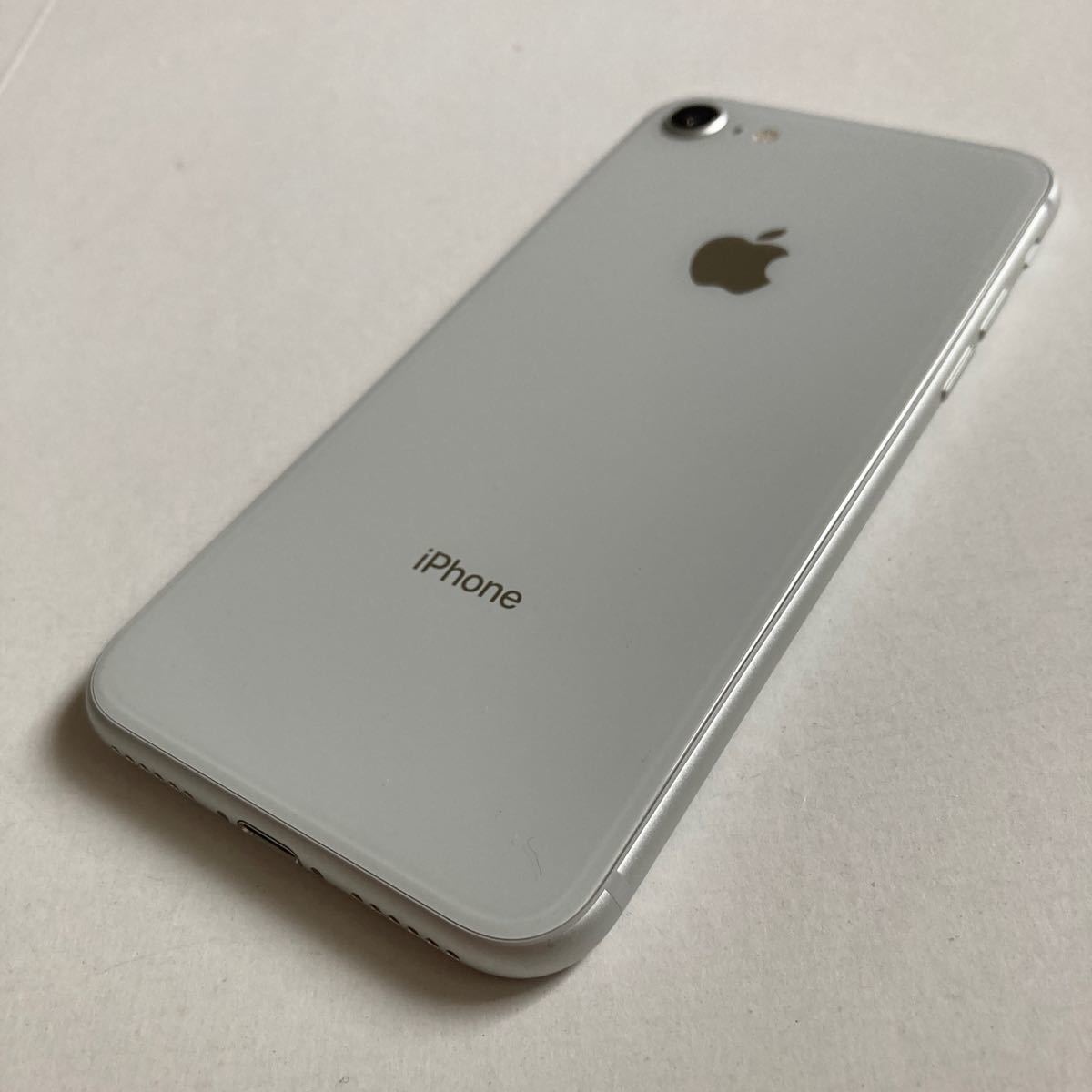 01521k iPhone8 64GB silver SIMフリー 品