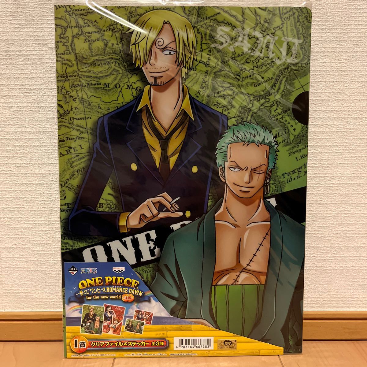 ONE PIECE ワンピース　クリアファイル2枚セットステッカー付　ゾロ　サンジ　ナミ　ロビン