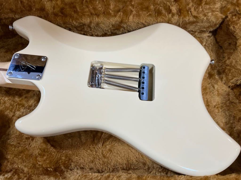 Fender Daiki Tsuneta Swinger Maple Fingerboard Vintage White Fender Daiki Tsuneta Swinger Maple Fingerboard Vintage White