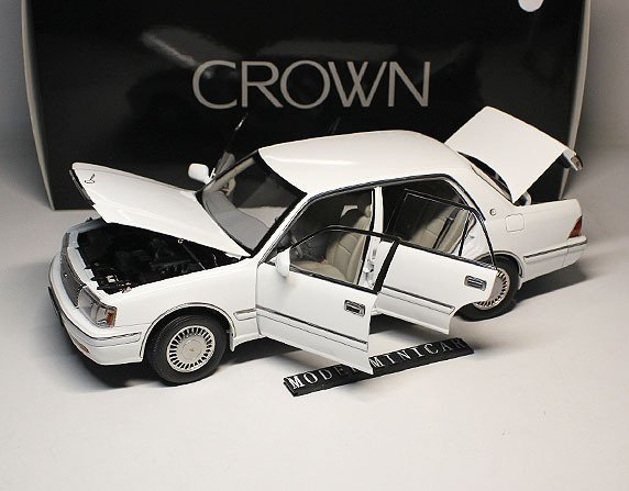 1/18 TOYOTA クラウン 白-