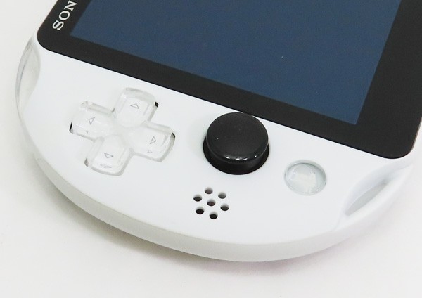 ○【SONY ソニー】PS Vita Wi-Fiモデル + メモリーカード8GB PCH-2000 グレイシャー・ホワイト_画像5