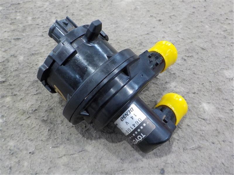 トヨタ 純正 ハリアー 《 AVU65W 》 ウォーターポンプ P10500-22004697