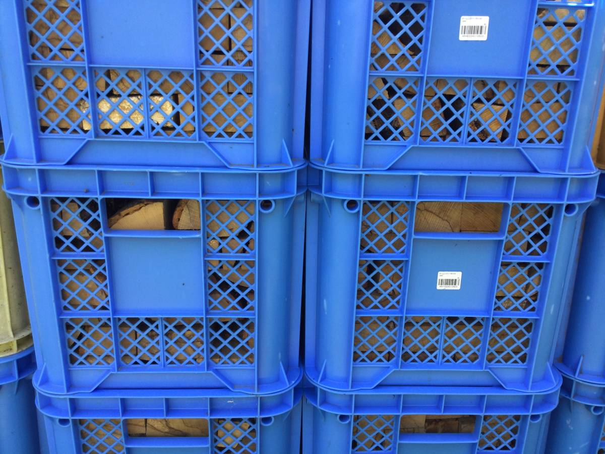 乾燥薪! 全てシラカシ!44センチ厚物20箱、薄物4箱!合計24箱 乾燥薪! 全てシラカシ!44センチ厚物20箱、薄物4箱!合計24箱