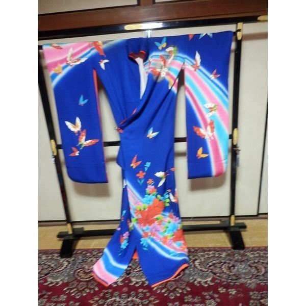 安い割引 花嫁さんの本振袖 花紺地 レインボー花と蝶 24535# 振袖