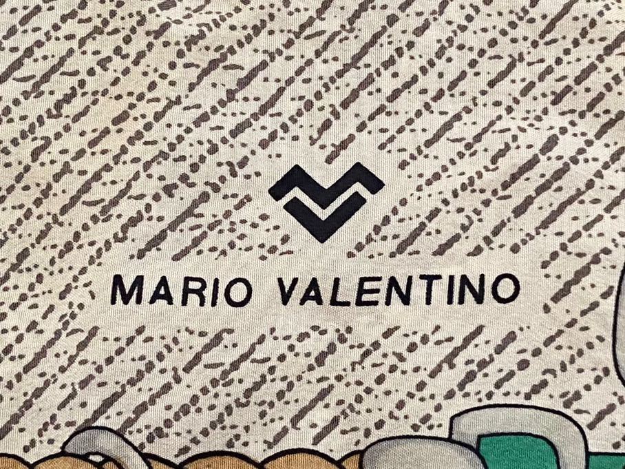 B2G053◆ マリオ ヴァレンティーノ MARIO VALENTINO シルク ネイビー色×グリーン色 ベルト 馬車 総柄 大判スカーフ スカーフ_画像9