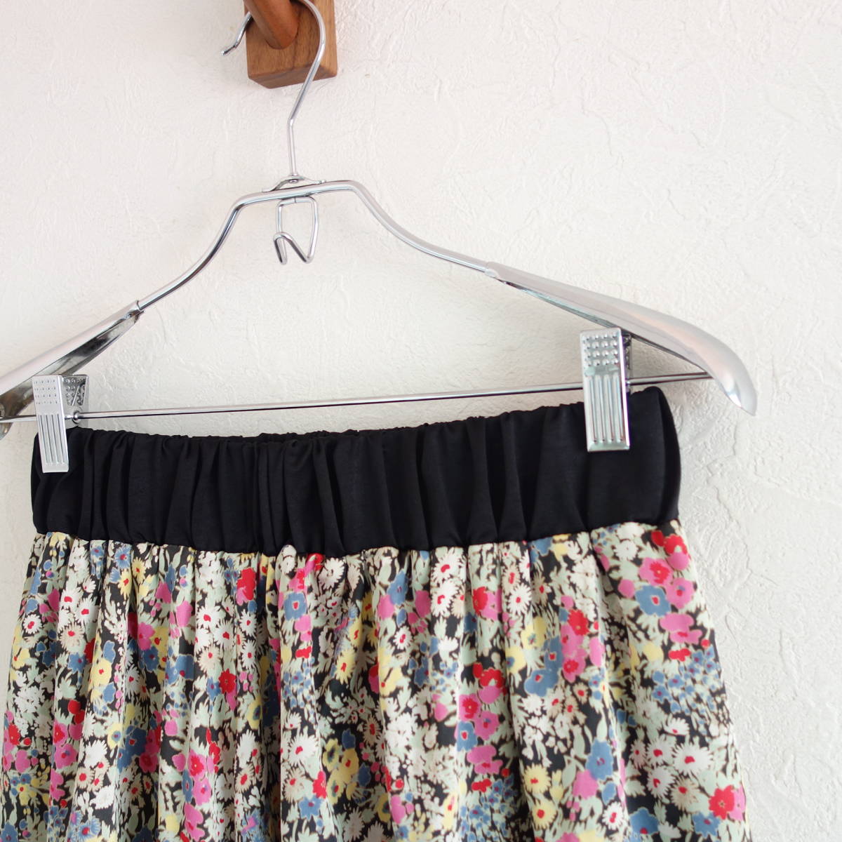 *NATURAL BEAUTY BASIC( Natural Beauty Basic ) flower print skirt *