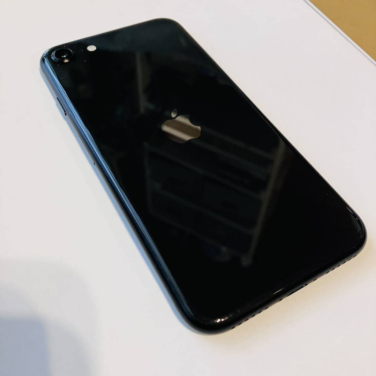 Apple iPhone SE (2019) 第2世代 128GB SIMロック解除済み　本体のみ_画像6