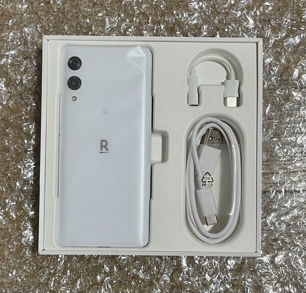 ☆送料無料☆Rakuten Hand 5G☆ホワイト SIMフリーP780 新品未使用品 ☆送料無料☆Rakuten Hand 5G☆ホワイト SIMフリーP780 新品未使用品