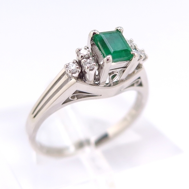 Pt900 プラチナ リング 指輪 エメラルド0.400ct ダイヤモンド0.100ct